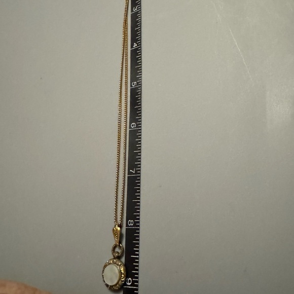 Antique mother of pearl small locket in gold filled - Picture 2 of 8